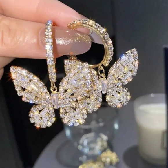 🎀18k Sparkling Zircon Butterfly Hoops - Picture 6 of 6